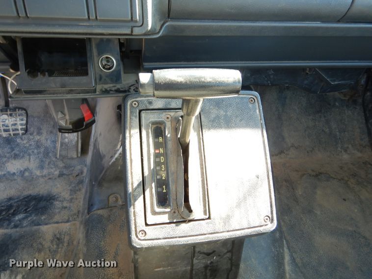 image for item GT9554 2001 GMC C7500  truck cab and chassis