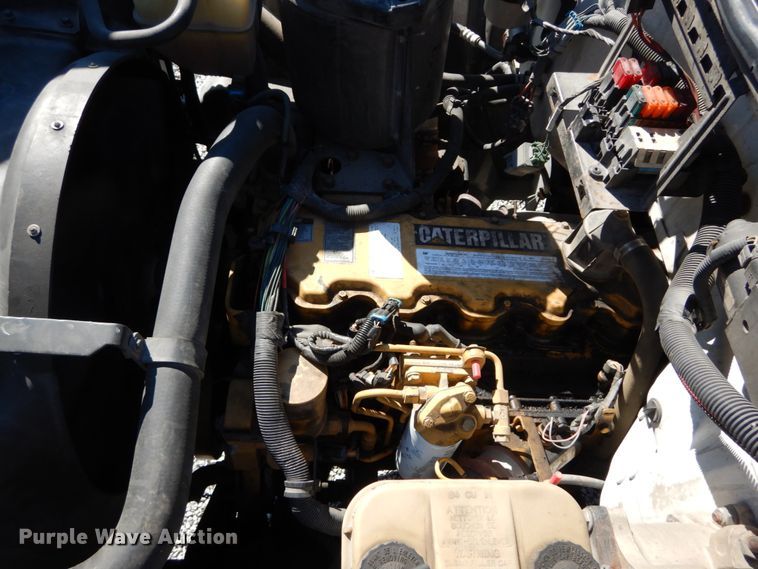 image for item GT9554 2001 GMC C7500  truck cab and chassis