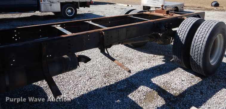 image for item GT9554 2001 GMC C7500  truck cab and chassis