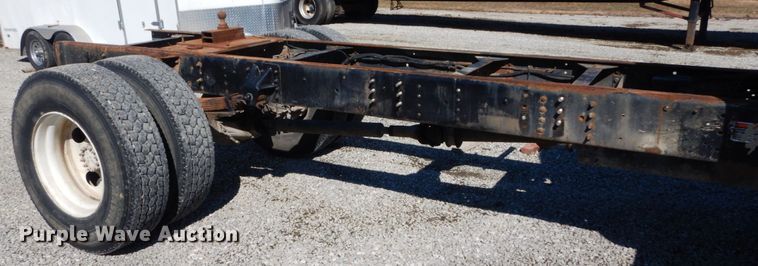 image for item GT9554 2001 GMC C7500  truck cab and chassis