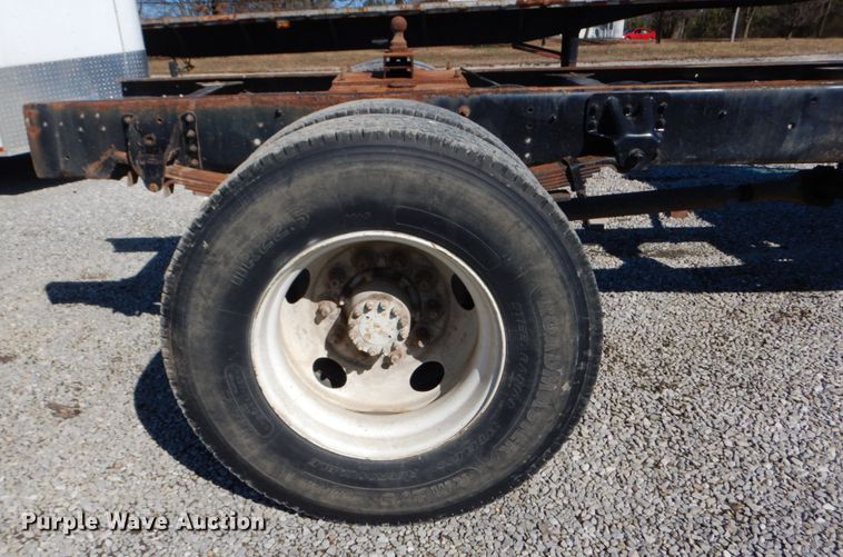 image for item GT9554 2001 GMC C7500  truck cab and chassis