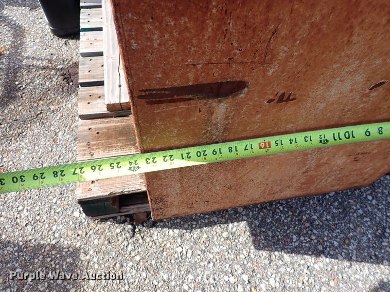 image for item HC9906 Assorted equipment