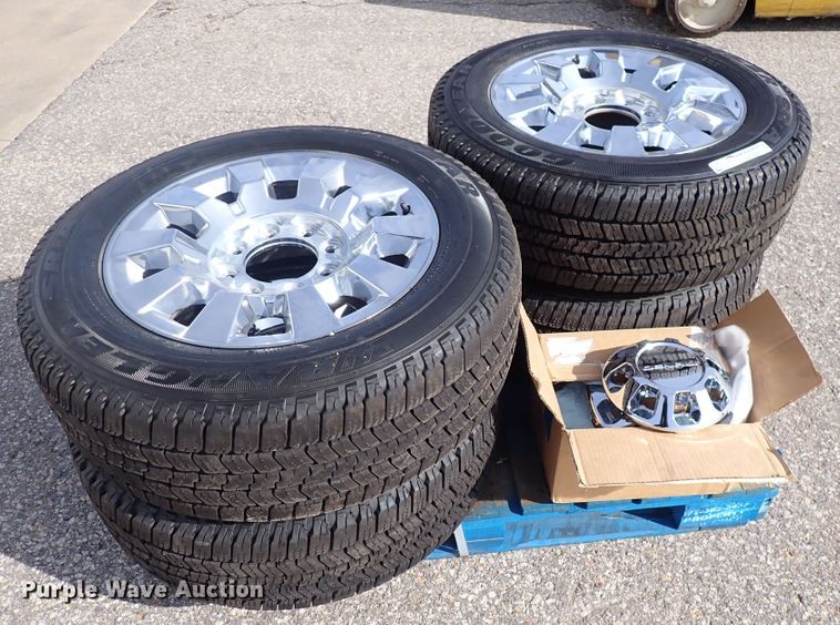 image for item HC9908 (4) GMC Yukon Denali LT265/60R20 tires