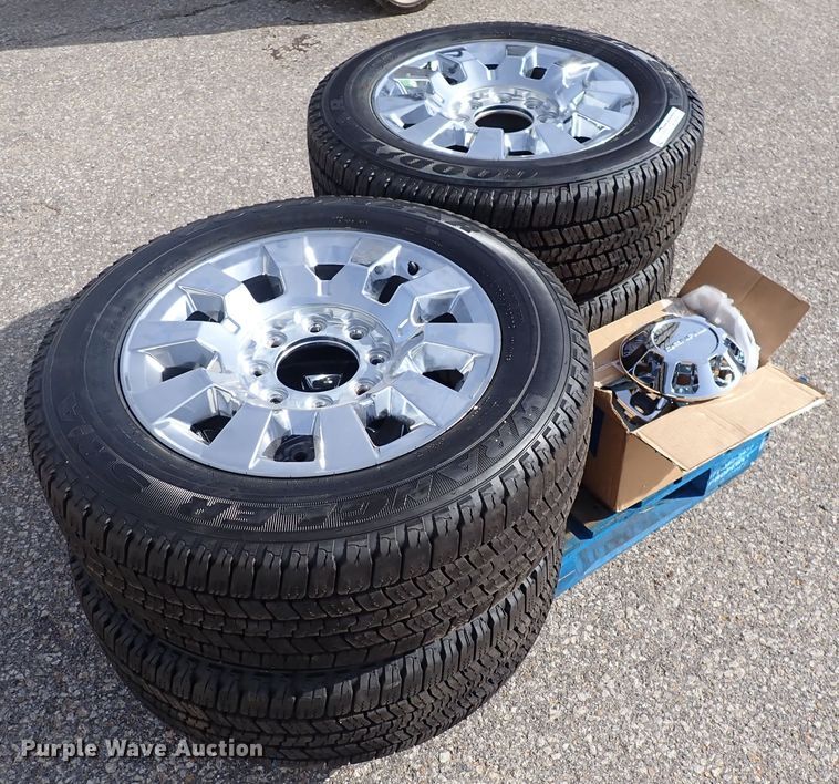 image for item HC9908 (4) GMC Yukon Denali LT265/60R20 tires