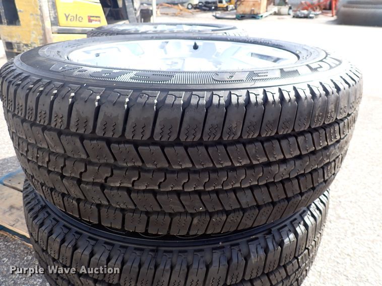 image for item HC9908 (4) GMC Yukon Denali LT265/60R20 tires