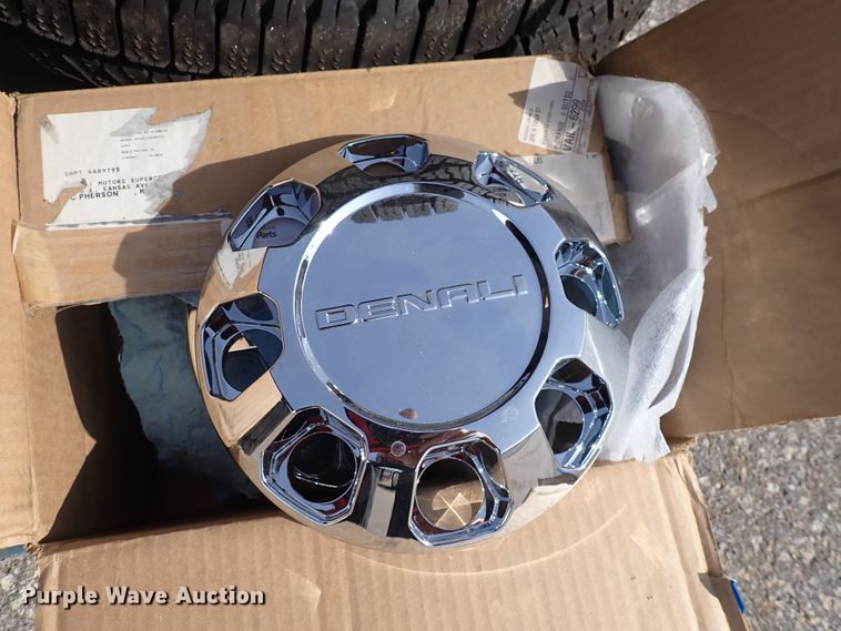 image for item HC9908 (4) GMC Yukon Denali LT265/60R20 tires