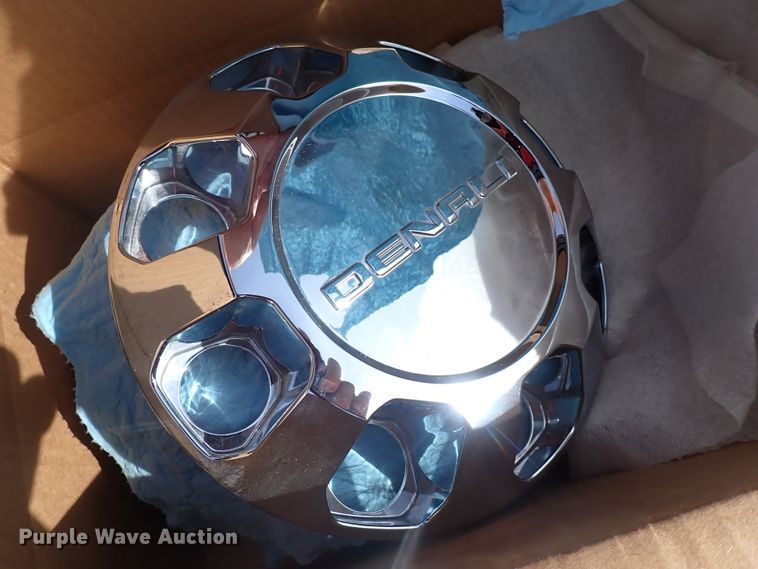 image for item HC9908 (4) GMC Yukon Denali LT265/60R20 tires