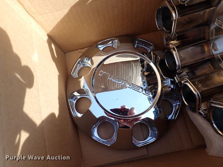 image for item HC9908 (4) GMC Yukon Denali LT265/60R20 tires