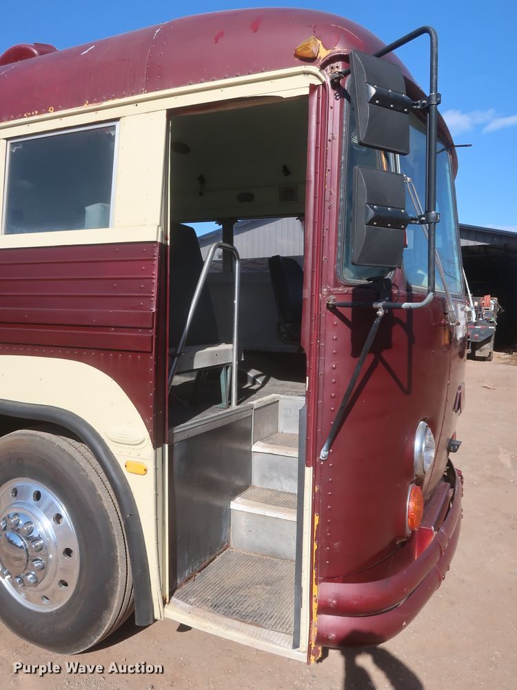 image for item HK9658 1978 Crown Supercoach A-426-11  bus