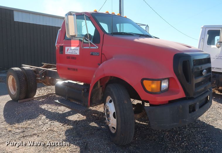 image for item HK9679 2004 Ford F650 Super Duty XL  truck cab and chassis