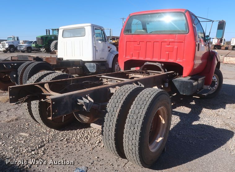 image for item HK9679 2004 Ford F650 Super Duty XL  truck cab and chassis