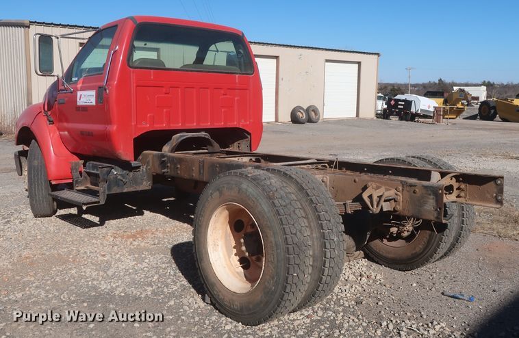 image for item HK9679 2004 Ford F650 Super Duty XL  truck cab and chassis