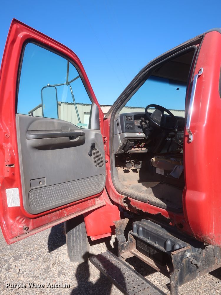 image for item HK9679 2004 Ford F650 Super Duty XL  truck cab and chassis