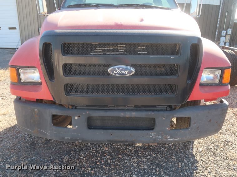 image for item HK9679 2004 Ford F650 Super Duty XL  truck cab and chassis