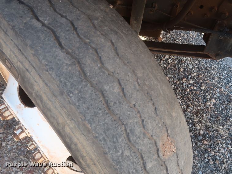 image for item HK9679 2004 Ford F650 Super Duty XL  truck cab and chassis