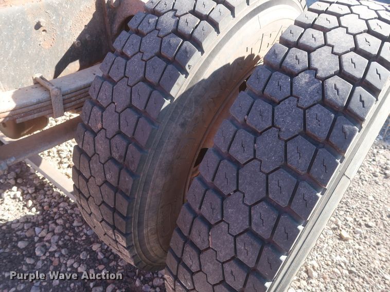 image for item HK9679 2004 Ford F650 Super Duty XL  truck cab and chassis