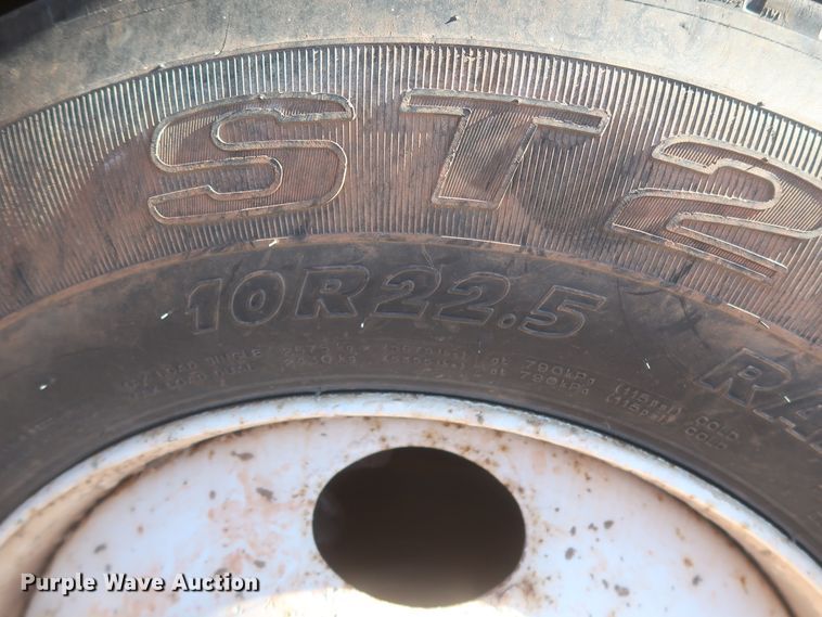 image for item HK9679 2004 Ford F650 Super Duty XL  truck cab and chassis