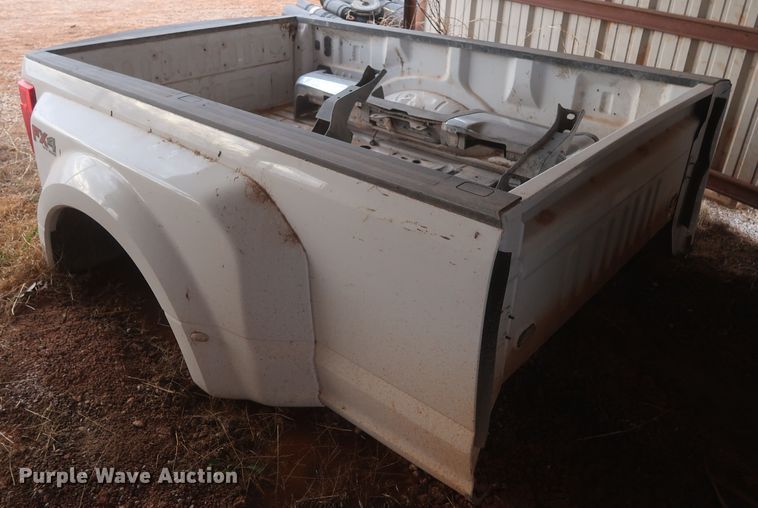 image for item HK9696 Ford F450 pickup truck bed