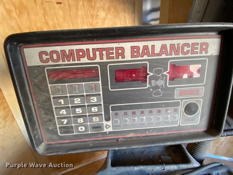 image for item HR9421 Coats 1000 wheel balancer