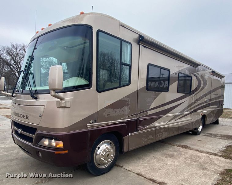 image for item HR9426 2004 International Workhorse Intruder  RV