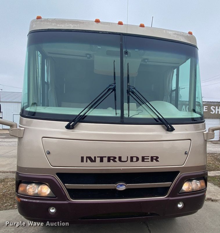 image for item HR9426 2004 International Workhorse Intruder  RV