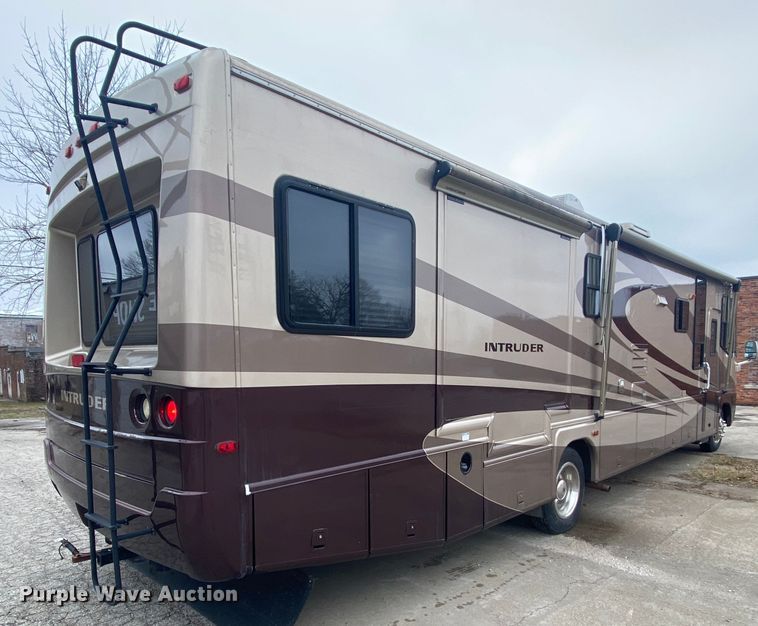 image for item HR9426 2004 International Workhorse Intruder  RV