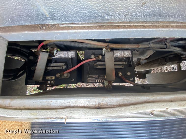 image for item HR9426 2004 International Workhorse Intruder  RV