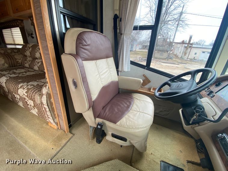 image for item HR9426 2004 International Workhorse Intruder  RV