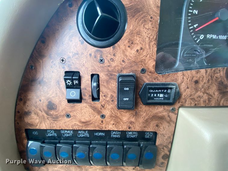 image for item HR9426 2004 International Workhorse Intruder  RV