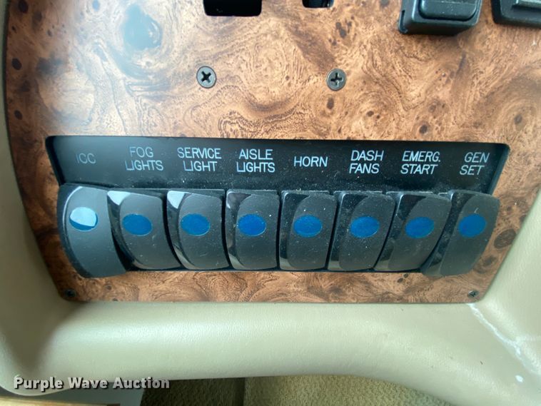 image for item HR9426 2004 International Workhorse Intruder  RV