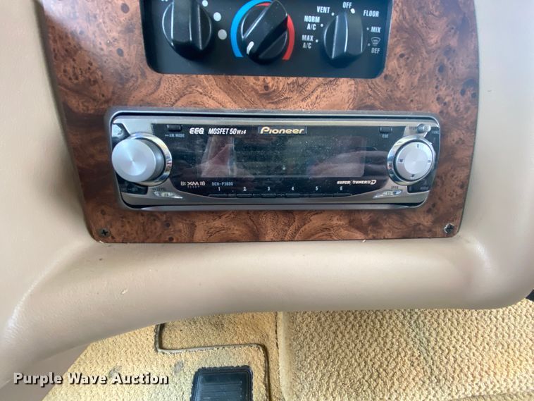 image for item HR9426 2004 International Workhorse Intruder  RV