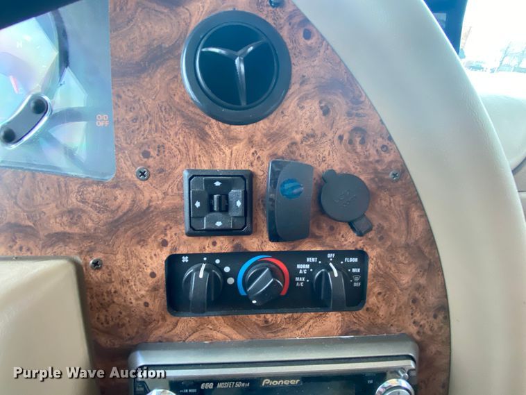 image for item HR9426 2004 International Workhorse Intruder  RV