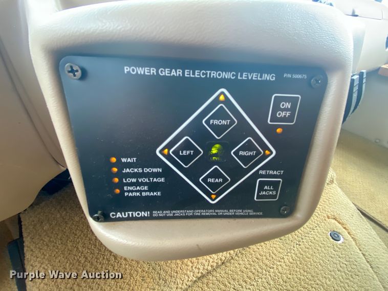 image for item HR9426 2004 International Workhorse Intruder  RV