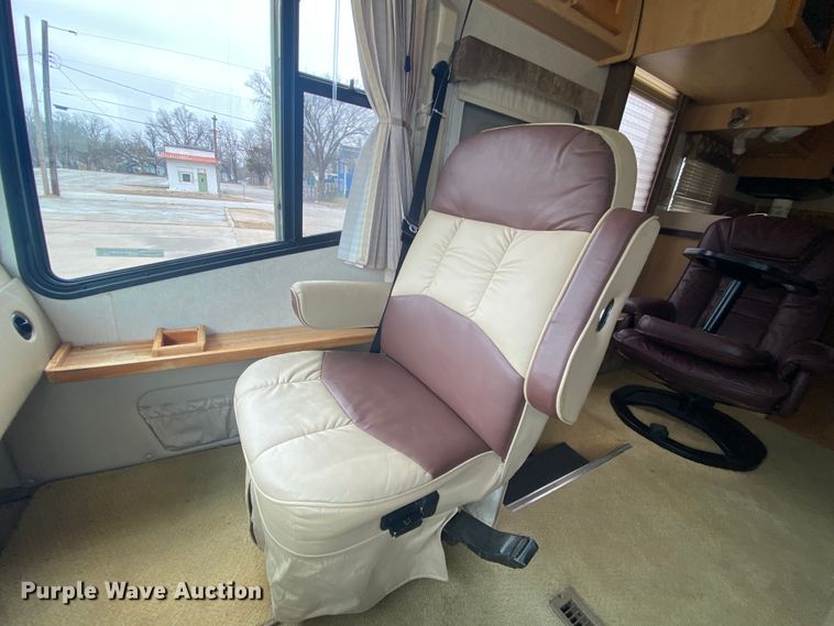 image for item HR9426 2004 International Workhorse Intruder  RV