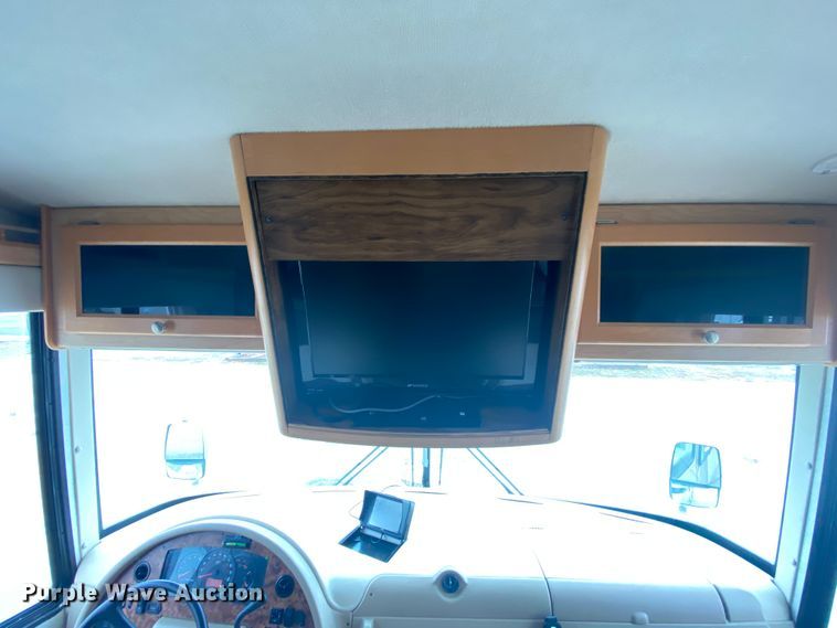 image for item HR9426 2004 International Workhorse Intruder  RV