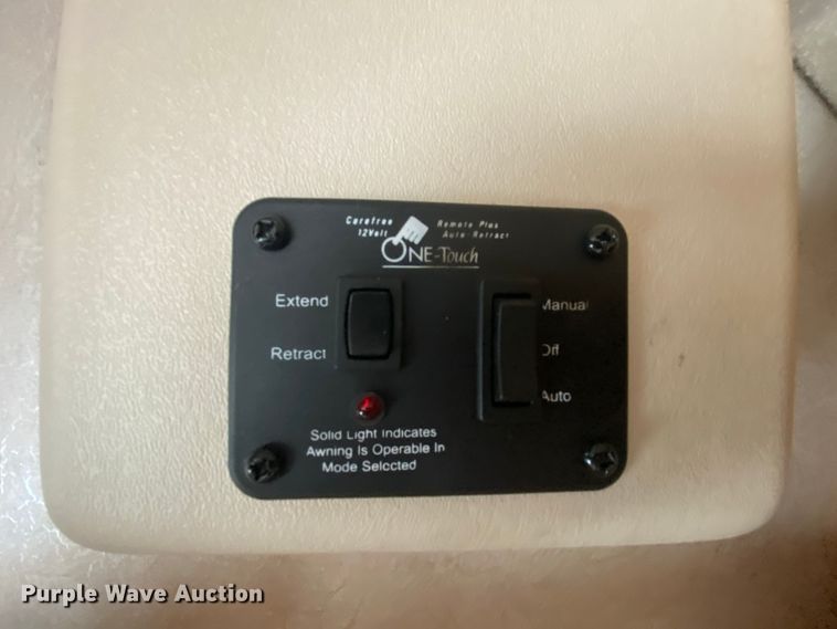 image for item HR9426 2004 International Workhorse Intruder  RV