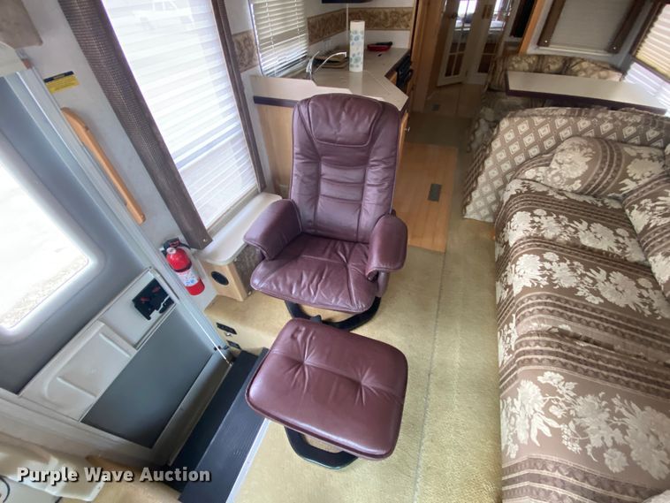 image for item HR9426 2004 International Workhorse Intruder  RV