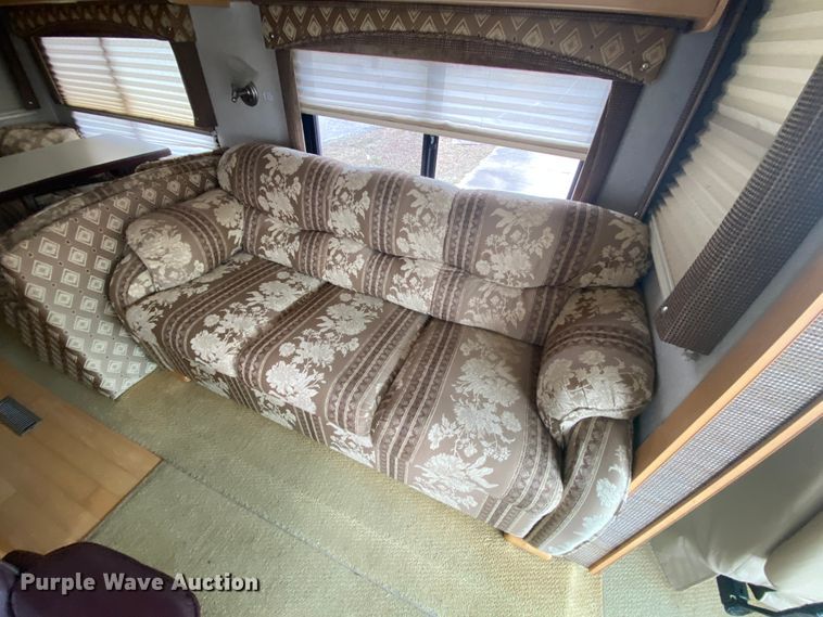 image for item HR9426 2004 International Workhorse Intruder  RV