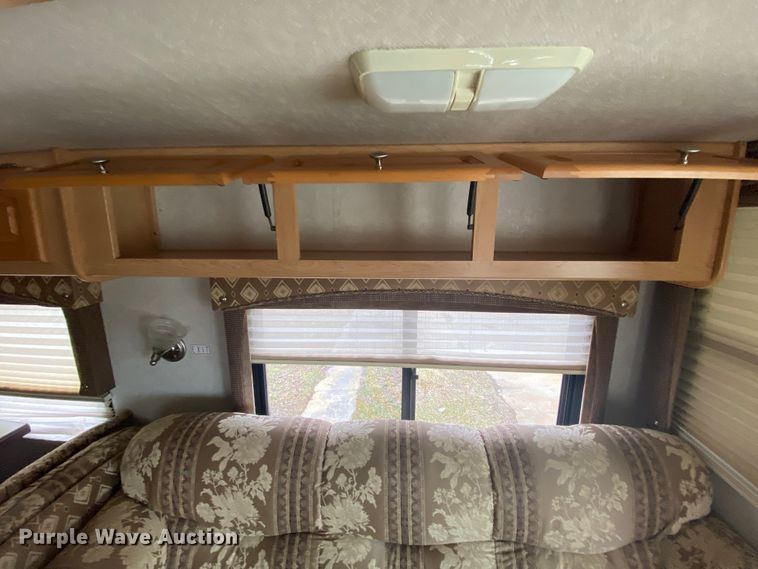 image for item HR9426 2004 International Workhorse Intruder  RV