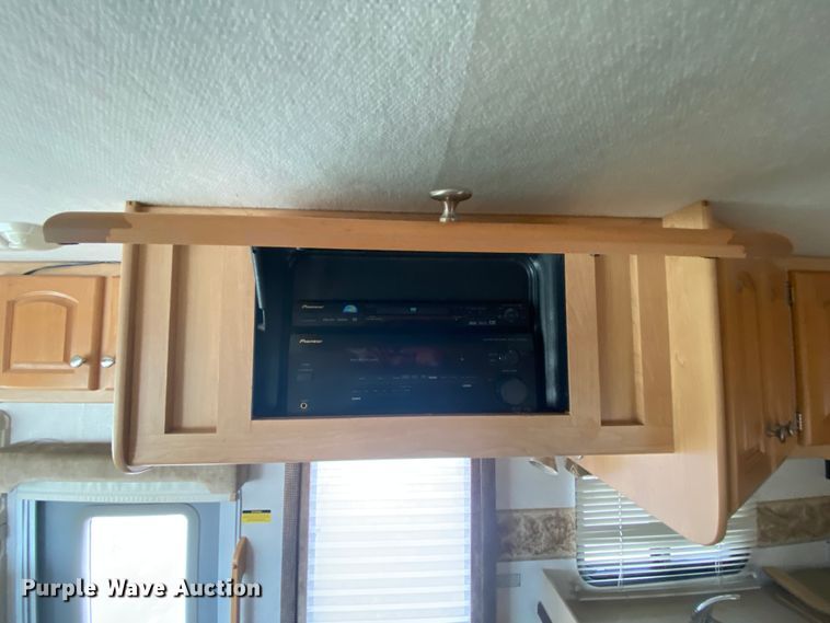 image for item HR9426 2004 International Workhorse Intruder  RV