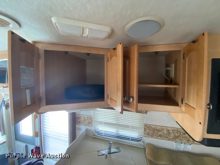 image for item HR9426 2004 International Workhorse Intruder  RV