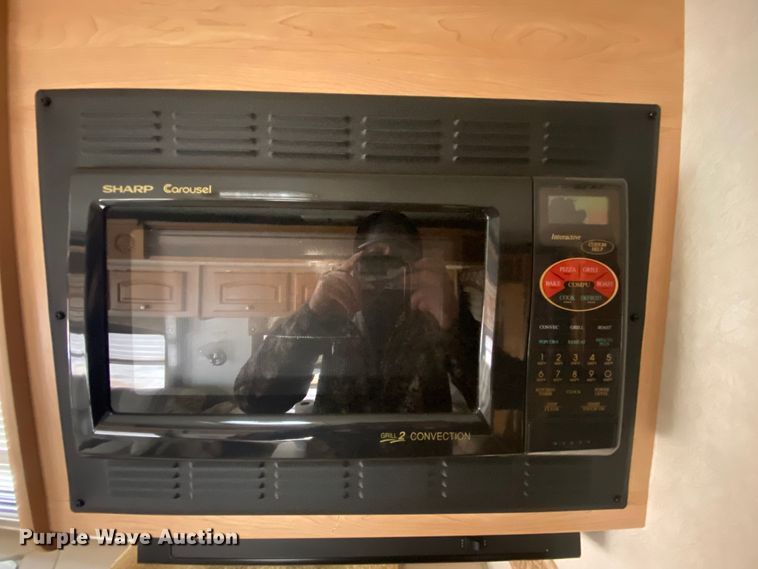 image for item HR9426 2004 International Workhorse Intruder  RV