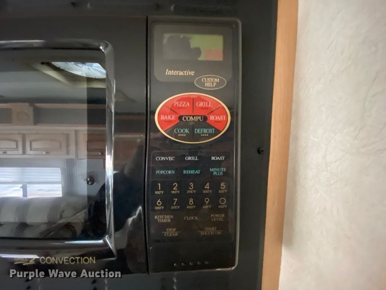 image for item HR9426 2004 International Workhorse Intruder  RV