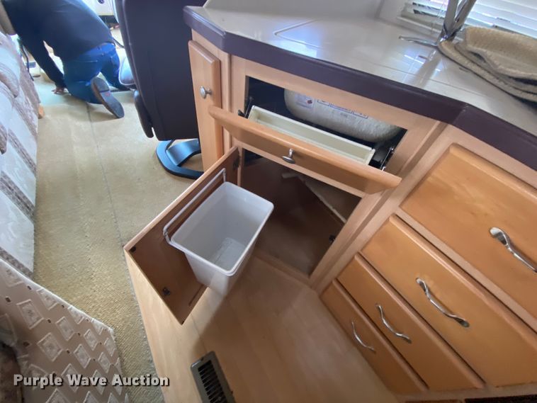 image for item HR9426 2004 International Workhorse Intruder  RV