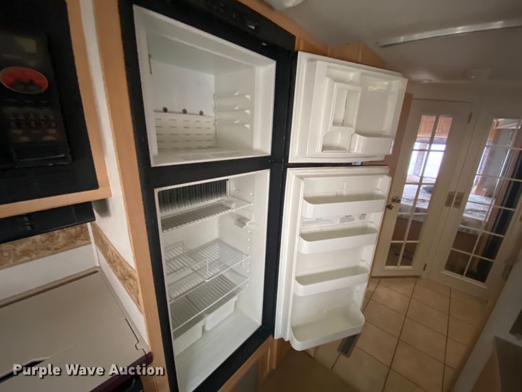 image for item HR9426 2004 International Workhorse Intruder  RV