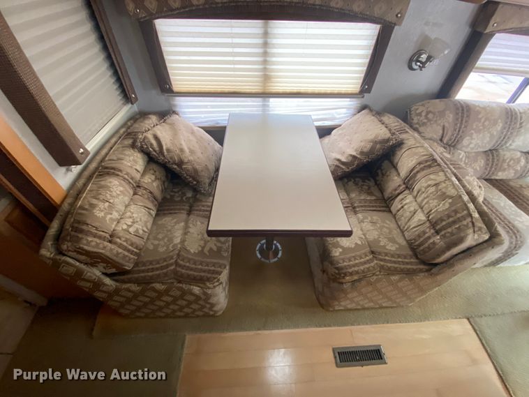 image for item HR9426 2004 International Workhorse Intruder  RV