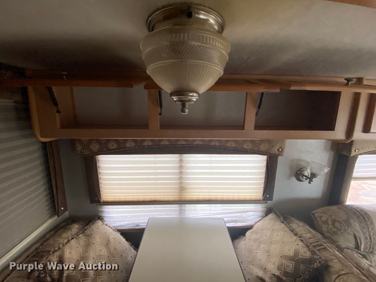 image for item HR9426 2004 International Workhorse Intruder  RV