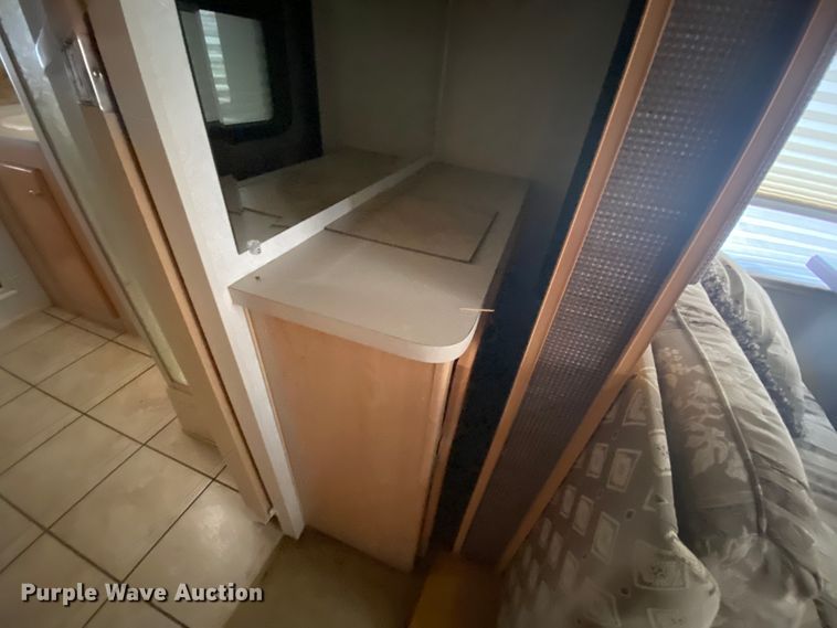 image for item HR9426 2004 International Workhorse Intruder  RV