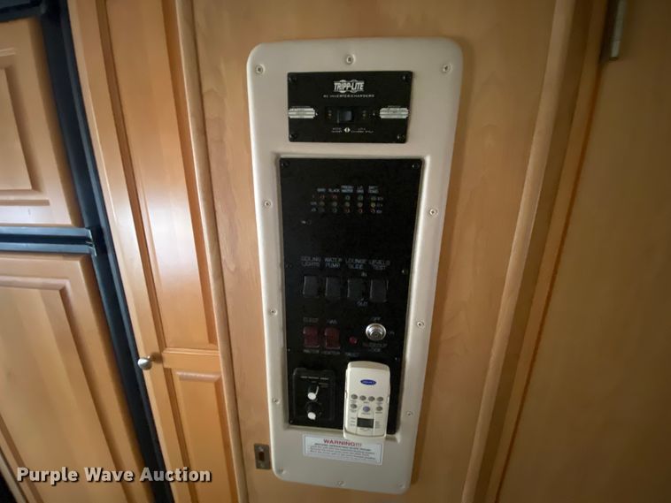 image for item HR9426 2004 International Workhorse Intruder  RV