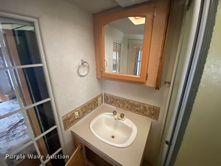 image for item HR9426 2004 International Workhorse Intruder  RV